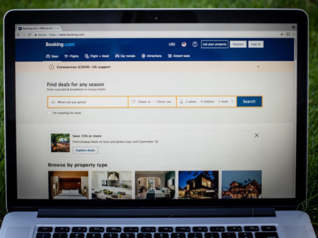 Furs zbira podatke o plačilih preko platform kot sta Booking in Airbnb