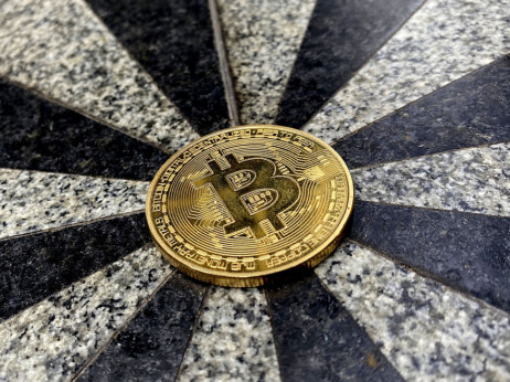 Tržna kapitalizacija bitcoinov presegla bilijon dolarjev