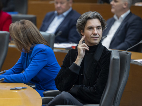 Luka Mesec postregel s časovnico pokojninske in davčne reforme