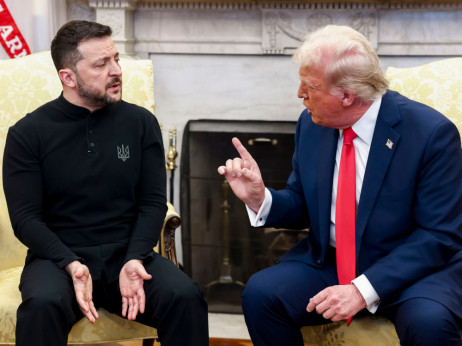 Trump graja Zelenskega, Rusi pa raketirajo Kijev