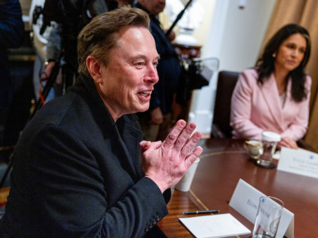 Pred objavo rezultatov Tesle rdeč alarm: Musk mora zapustiti Belo hišo