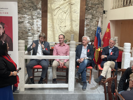 'Angleško govoreči Kitajec je 30 odstotkov dražji'